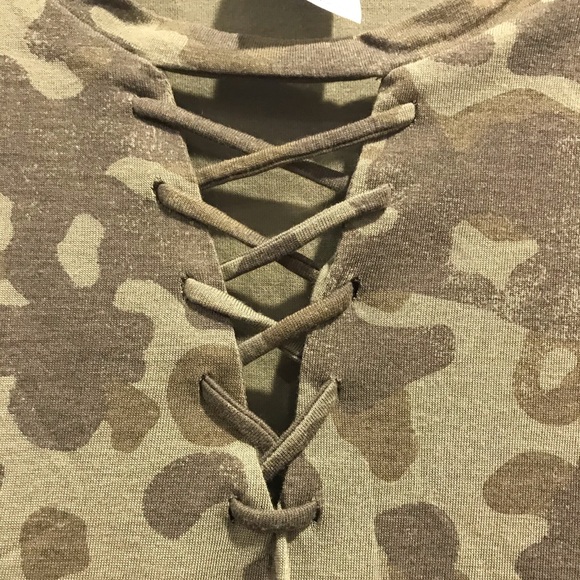 Women’s tee - Picture 2 of 3